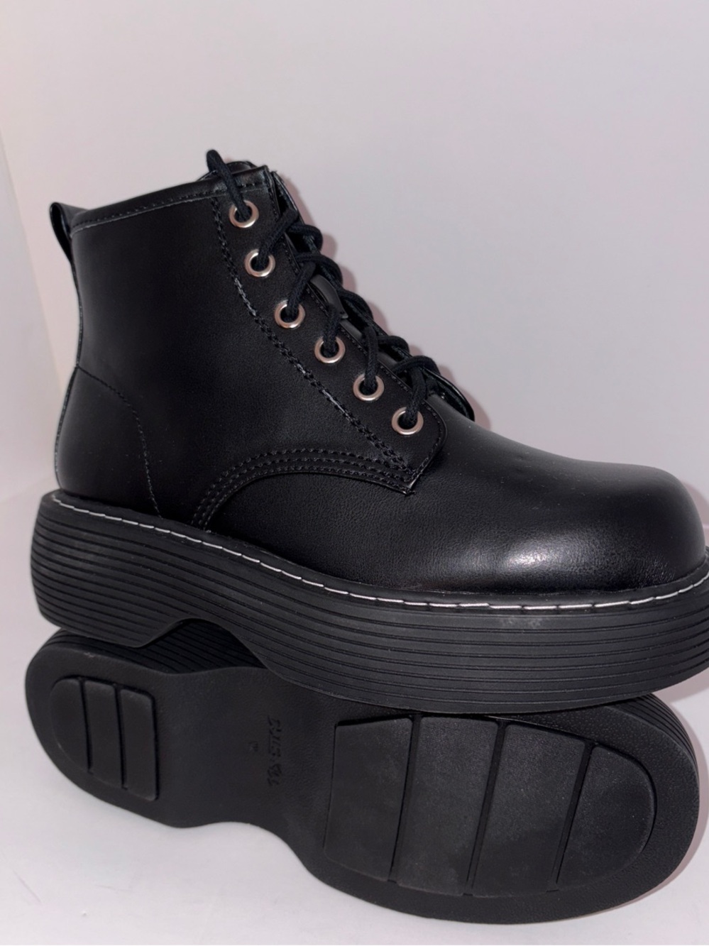 NWOB - Dolls Kill dELiA*s Black Lace-Up Combat Platform Boots - 10